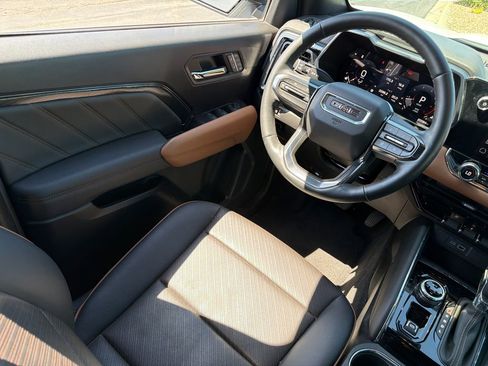 Used 2024 GMC Canyon AT4 w/ AT4 Premium Package image 15