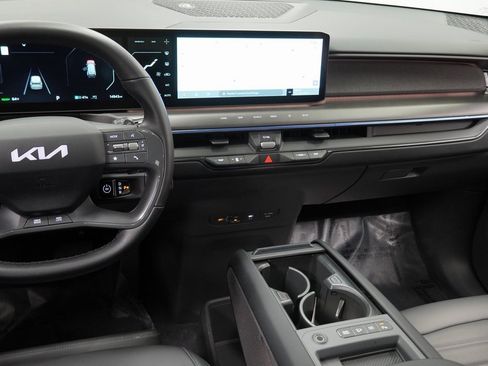 Used 2024 Kia EV9 Land image 24