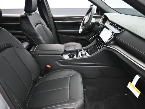 New 2026 Jeep Grand Cherokee L Limited AWD/4WD image 23