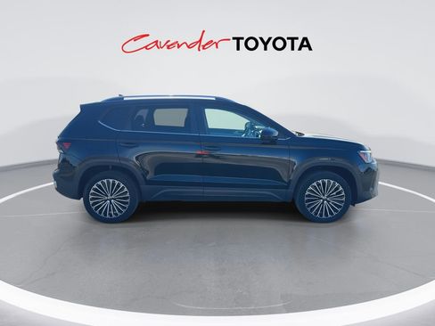 Used 2025 Volkswagen Taos SE FWD image 9