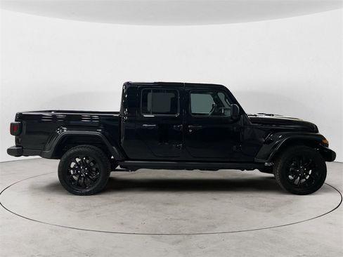 Used 2025 Jeep Gladiator Sport image 6