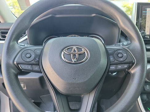 Used 2024 Toyota RAV4 XLE FWD image 17