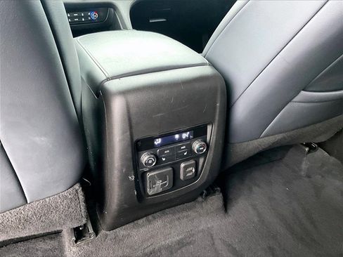 Used 2022 Buick Enclave Premium image 29
