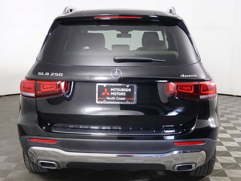 Used 2021 Mercedes-Benz GLB 250 4MATIC w/ Premium Package image 12