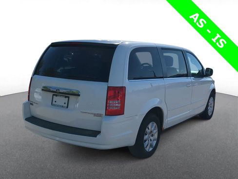 Used 2010 Chrysler Town & Country LX FWD image 8