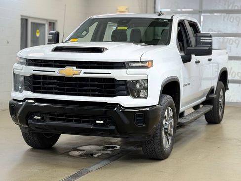 Used 2024 Chevrolet Silverado 2500 Custom w/ Custom Value Package AWD/4WD image 3