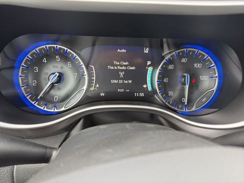 Used 2026 Chrysler Pacifica Select AWD/4WD image 8