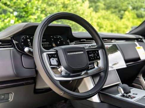New 2026 Land Rover Range Rover Long Wheelbase SE AWD/4WD image 18