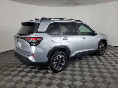 Used 2026 Subaru Forester Premium AWD/4WD image 4