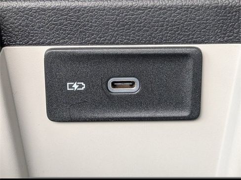 Used 2025 Volkswagen Jetta SE image 28