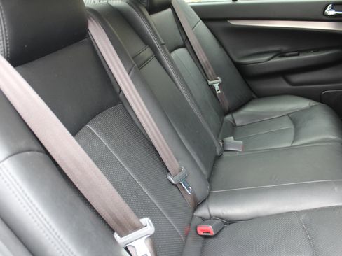 Used 2015 INFINITI Q40 Sedan 4D w/ Navigation Package image 15