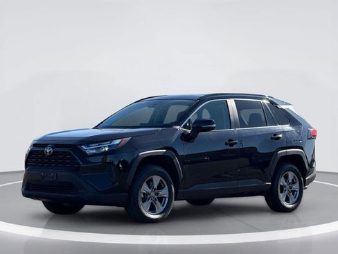 Used 2024 Toyota RAV4 XLE FWD image 2