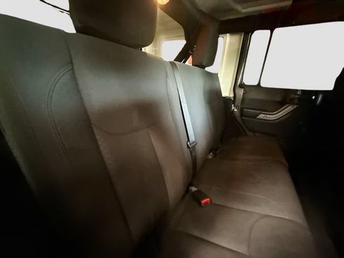 Used 2018 Jeep Wrangler Unlimited Sport w/ Connectivity Group AWD/4WD image 21