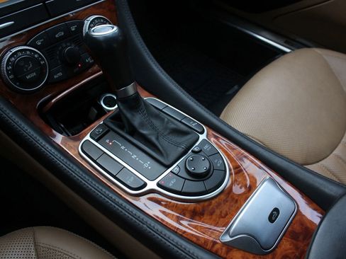 Used 2011 Mercedes-Benz SL 550 image 29