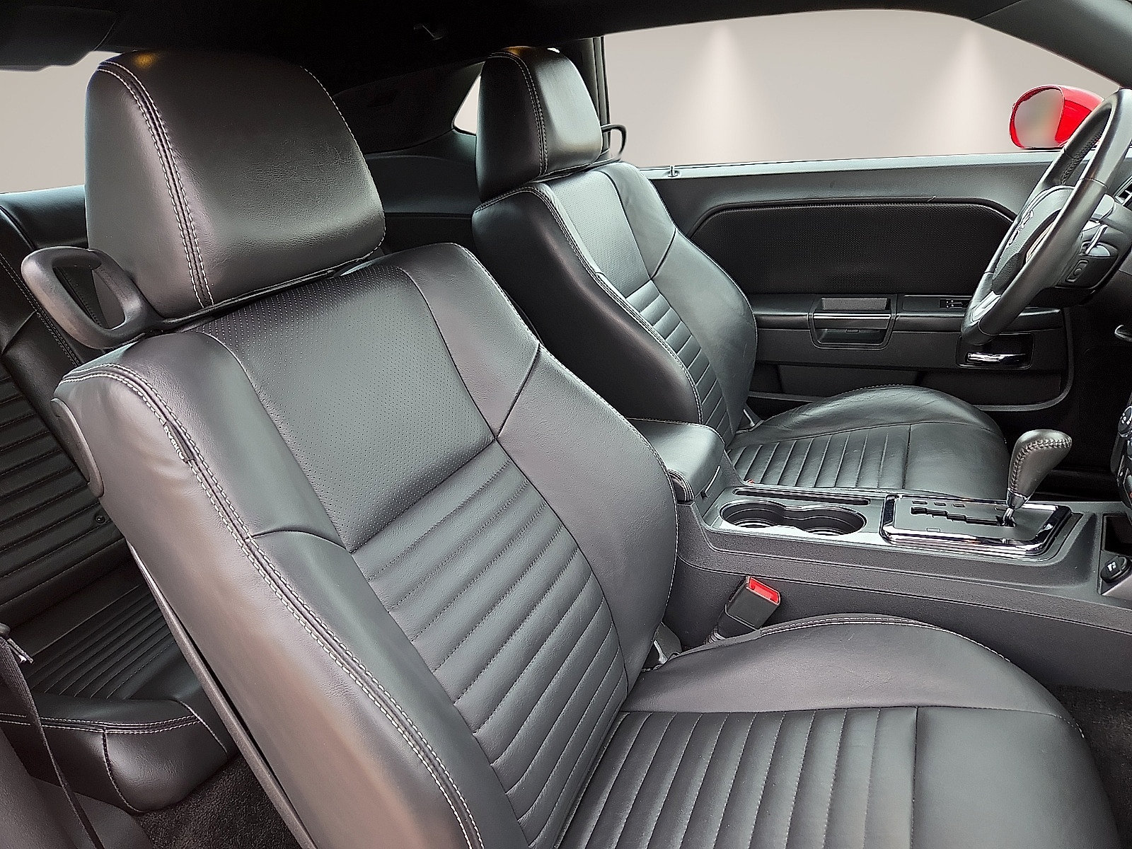 Used 2014 Dodge Challenger SXT Plus RWD image 8