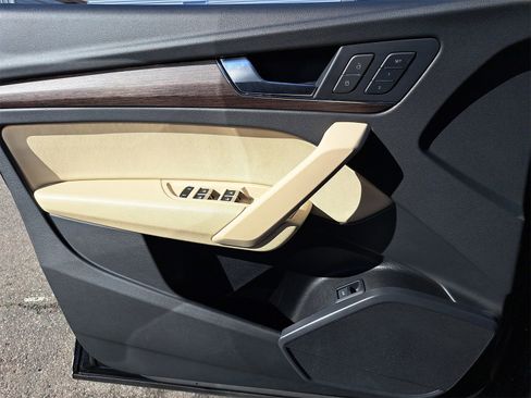 Used 2023 Audi Q5 2.0T Premium w/ Convenience Package image 27