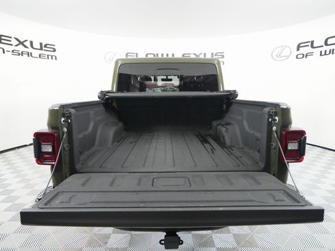 Used 2023 Jeep Gladiator Rubicon w/ LED Lighting Group AWD/4WD image 9