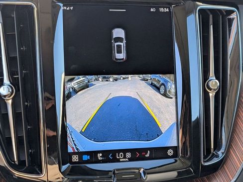 Used 2023 Volvo XC60 B6 Ultimate w/ Climate Package image 3