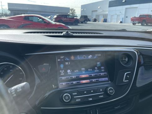 Used 2018 Buick Envision Essence image 13