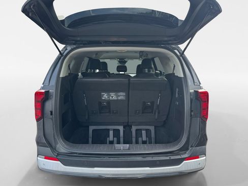 Used 2025 Kia Carnival FWD image 23