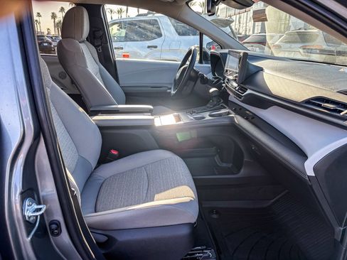 New 2026 Toyota Sienna LE FWD image 19
