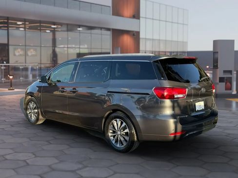 Used 2018 Kia Sedona SX FWD image 4