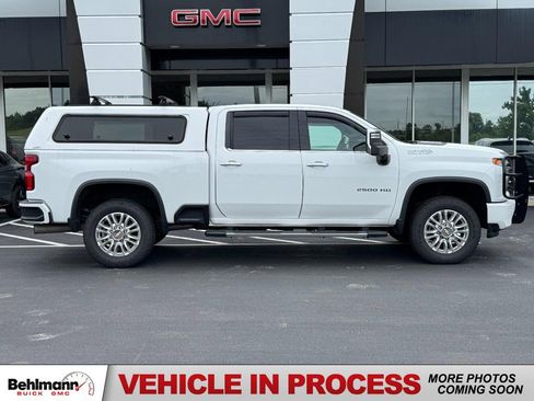 Used 2022 Chevrolet Silverado 2500 High Country AWD/4WD image 1