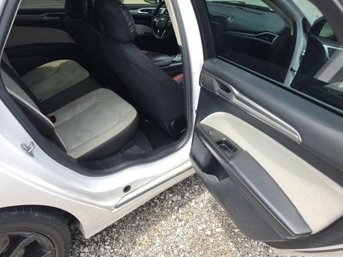 Used 2019 Ford Fusion SE w/ Equipment Group 151A FWD image 15