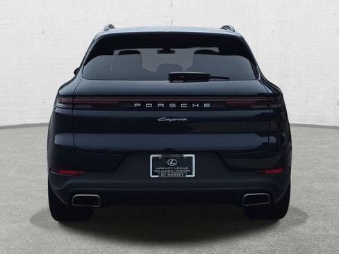 Used 2024 Porsche Cayenne AWD/4WD image 6