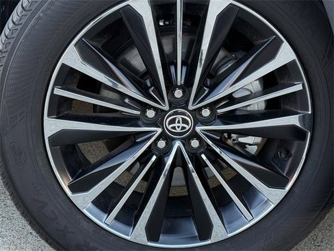 Used 2025 Toyota Grand Highlander AWD Hybrid image 10