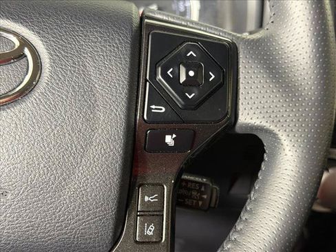 Used 2022 Toyota 4Runner TRD Off-Road AWD/4WD image 25