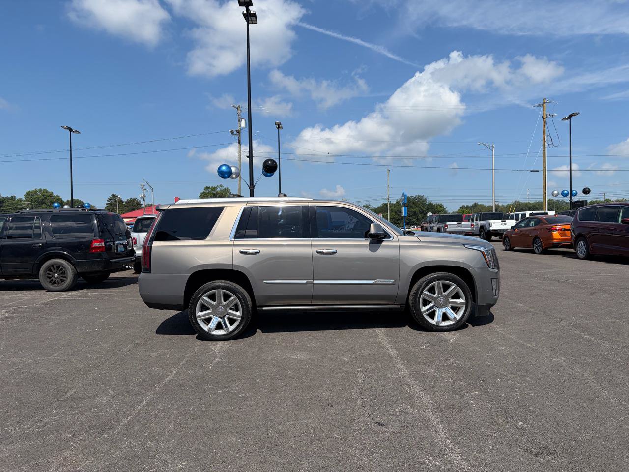Used 2018 Cadillac Escalade Premium Luxury AWD/4WD image 2