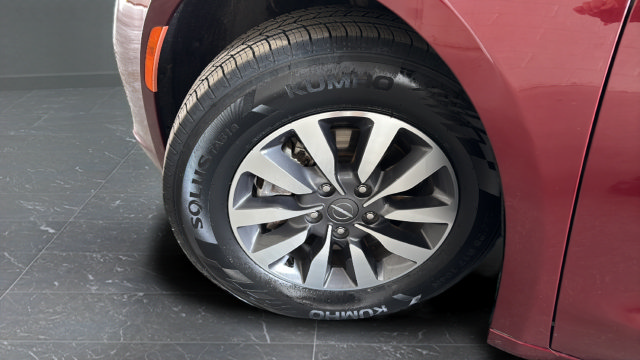 Used 2021 Chrysler Pacifica Limited FWD image 29