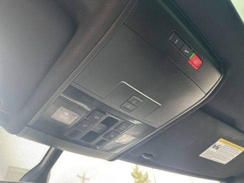 Used 2021 Volkswagen Atlas Cross Sport SE image 29