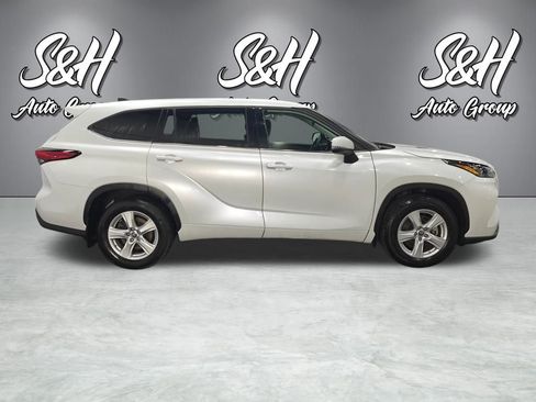 Used 2022 Toyota Highlander LE image 10