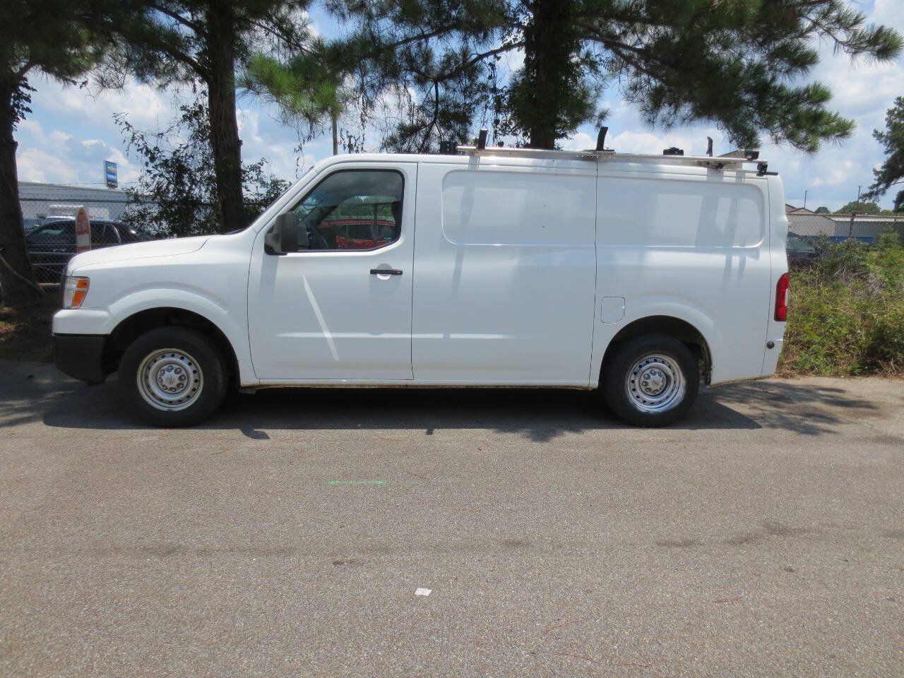 Used 2020 Nissan NV 2500 S RWD image 1