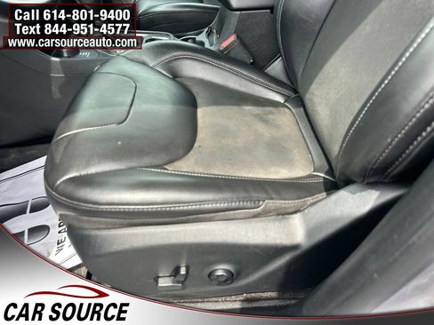 Used 2019 Jeep Cherokee Latitude Plus w/ Cold Weather Group AWD/4WD image 9