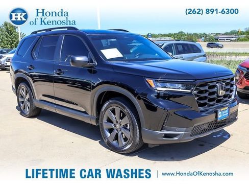Used 2025 Honda Pilot Sport image 7