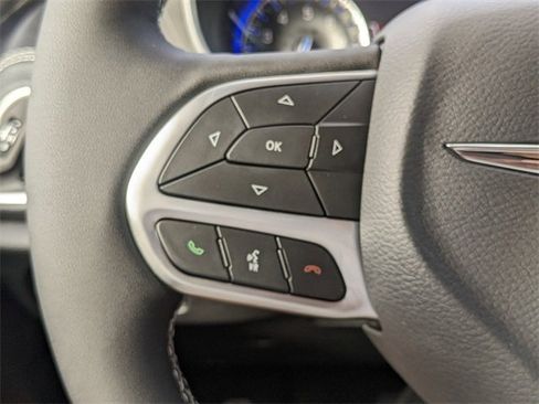 New 2025 Chrysler Pacifica Select image 25