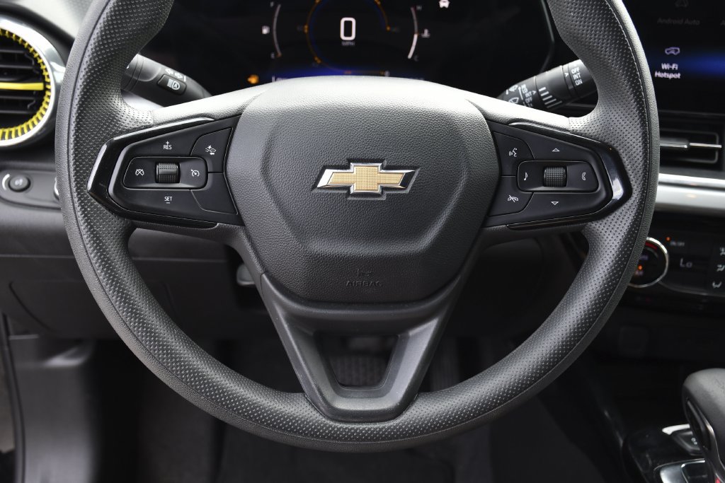 Used 2024 Chevrolet Trax LT FWD image 7