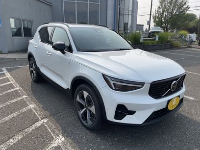 New 2026 Volvo XC40 B5 Plus w/ Protection Package Premier