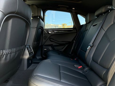 Used 2025 Porsche Macan AWD/4WD image 30