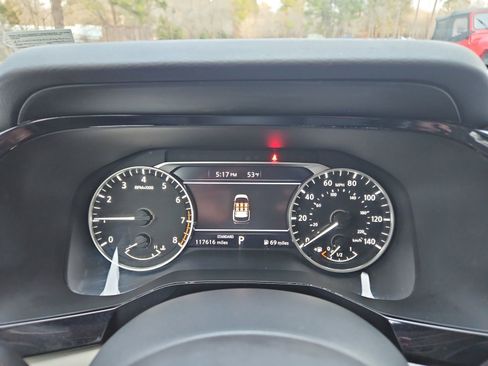 Used 2022 Nissan Pathfinder SV w/ SV Black Package image 24