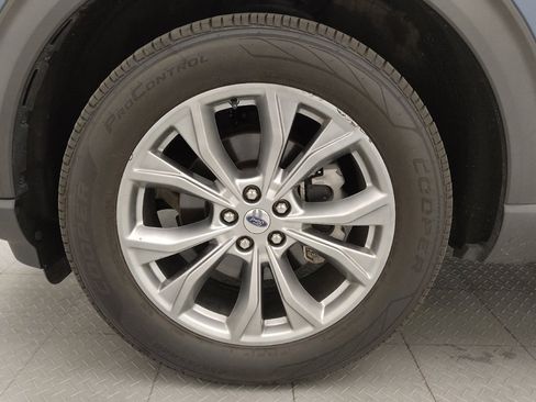 Used 2020 Ford Explorer XLT w/ Equipment Group 202A AWD/4WD image 31