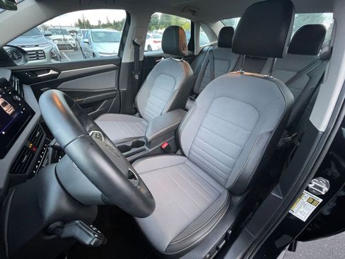 Used 2025 Volkswagen Jetta SE image 36