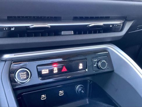 Used 2025 Audi Q5 Premium w/ Convenience Package image 30