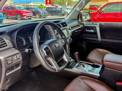 Used 2018 Toyota 4Runner Limited AWD/4WD image 6