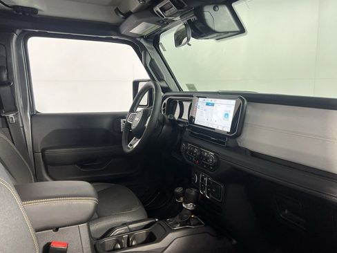 Certified 2025 Jeep Wrangler Sahara image 24