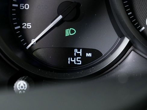 New 2026 Porsche Macan image 12