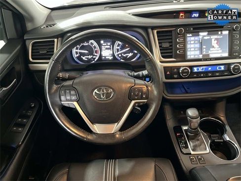 Used 2017 Toyota Highlander SE image 12